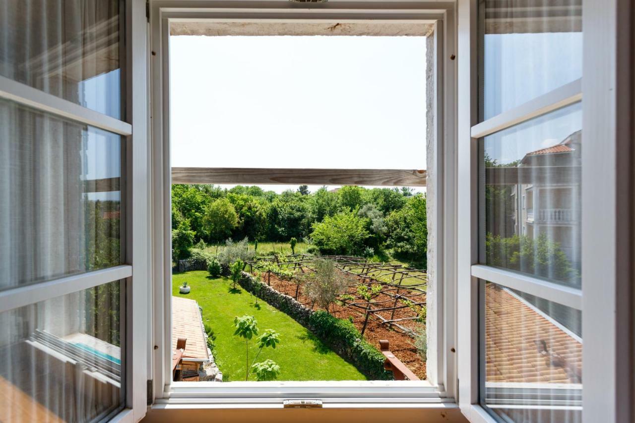 Villa Ca'Pietra, Rustic Stone House Malinska Exterior photo